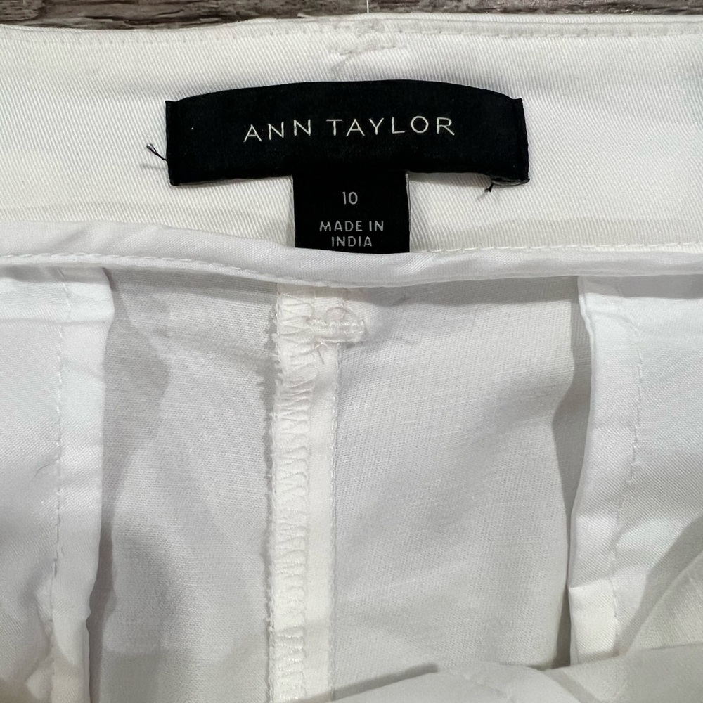 ANN TAYLOR CITY SHORT - Picture 4 of 5